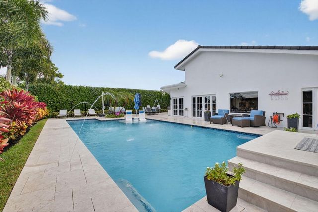 4911 Pineview Circle, Delray Beach, FL 33445