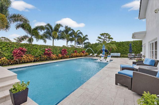 4911 Pineview Circle, Delray Beach, FL 33445