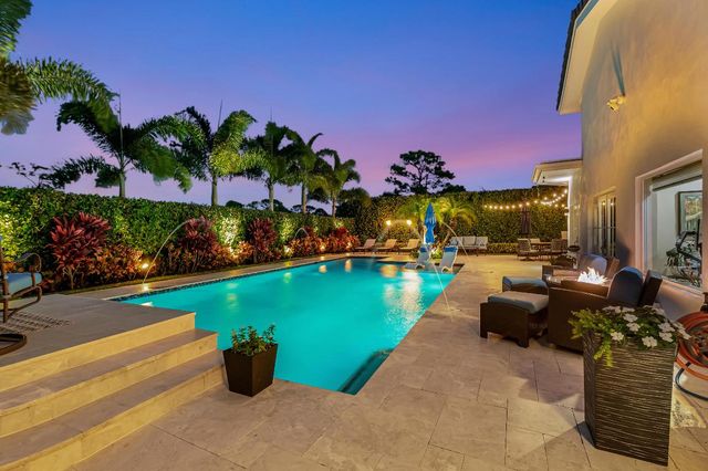 4911 Pineview Circle, Delray Beach, FL 33445