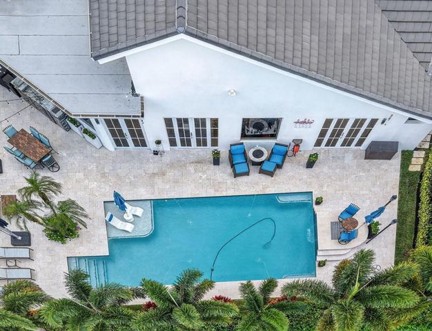 4911 Pineview Circle, Delray Beach, FL 33445