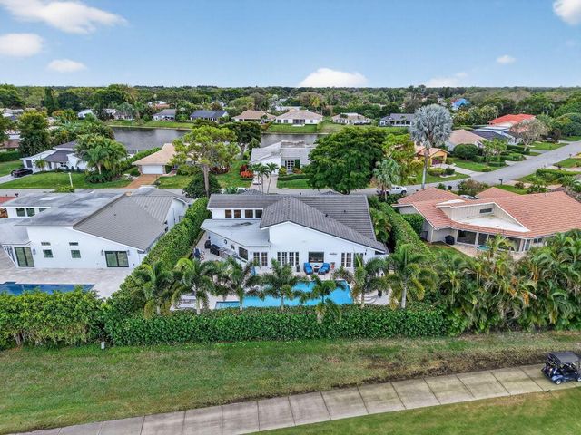 4911 Pineview Circle, Delray Beach, FL 33445