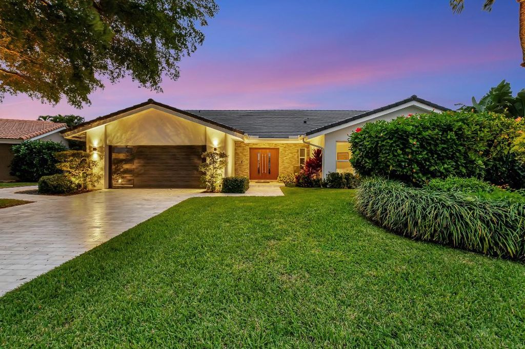 4911 Pineview Circle, Delray Beach, FL 33445