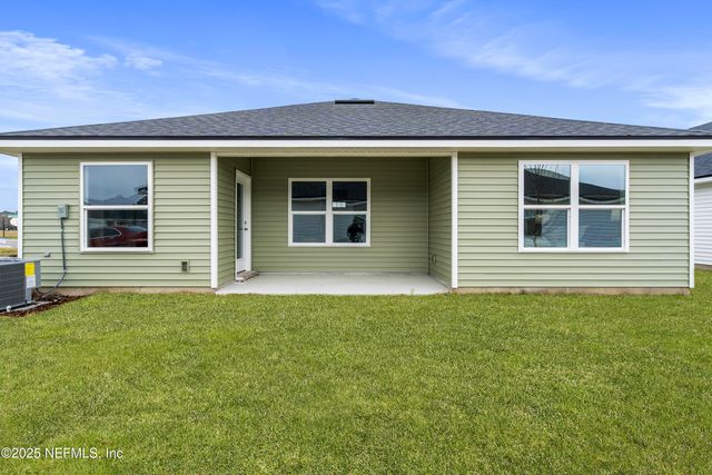 8223 HELMSLEY Boulevard, Jacksonville, FL 32219