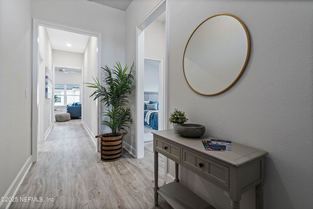 8223 HELMSLEY Boulevard, Jacksonville, FL 32219