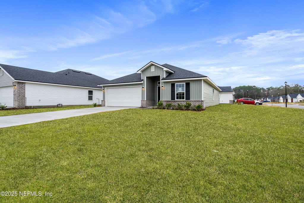 8223 HELMSLEY Boulevard, Jacksonville, FL 32219