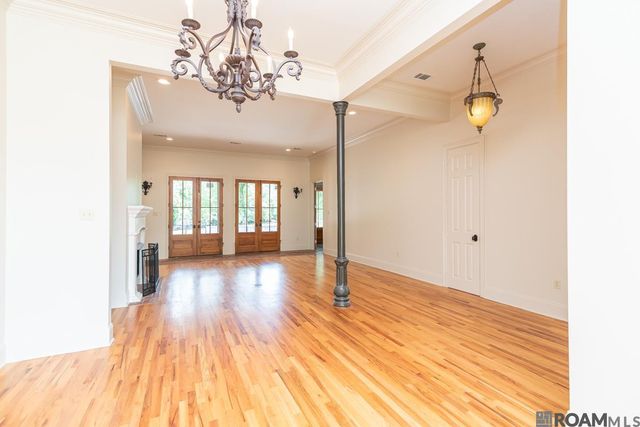 11845 Villa Creek, Baton Rouge, LA 70810