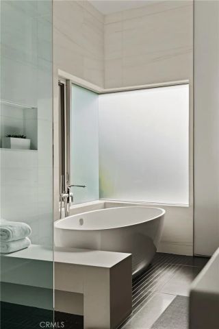 704 Nyes Place, Laguna Beach, CA 92651