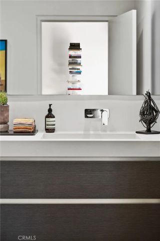 704 Nyes Place, Laguna Beach, CA 92651