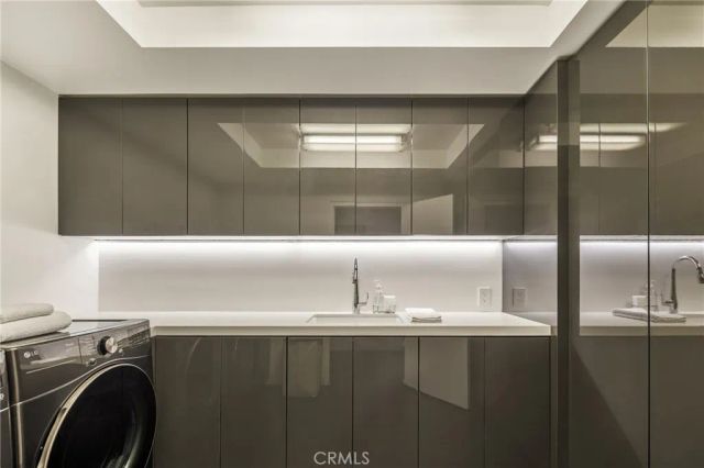 704 Nyes Place, Laguna Beach, CA 92651