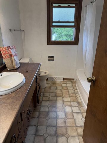 553 DELWICHE ROAD, Green Bay, WI 54302