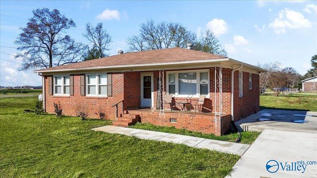 853 Charley Patterson Road, New Market, AL 35761