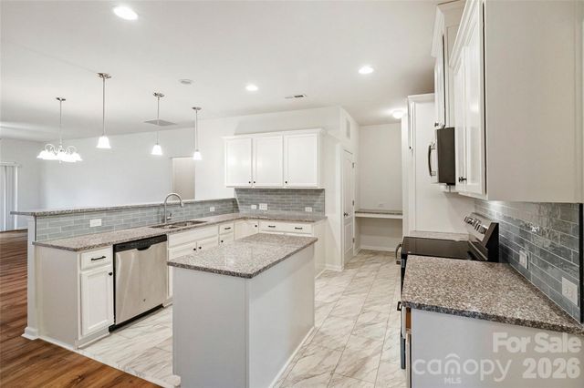 175 Glastonbury Drive, Mooresville, NC 28115