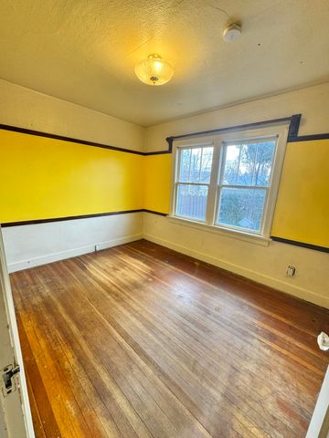 2318 Garden Avenue, Klamath Falls, OR 97601