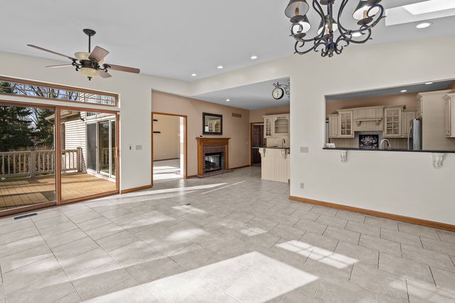 1390 Old Freeport Place, Bettendorf, IA 52722