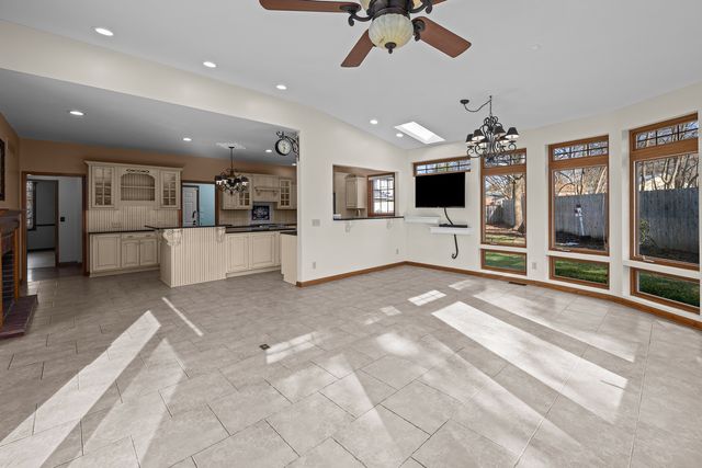 1390 Old Freeport Place, Bettendorf, IA 52722