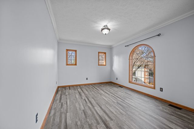 1390 Old Freeport Place, Bettendorf, IA 52722