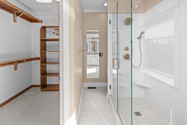 1390 Old Freeport Place, Bettendorf, IA 52722