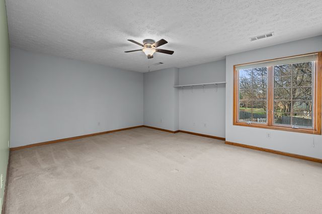 1390 Old Freeport Place, Bettendorf, IA 52722