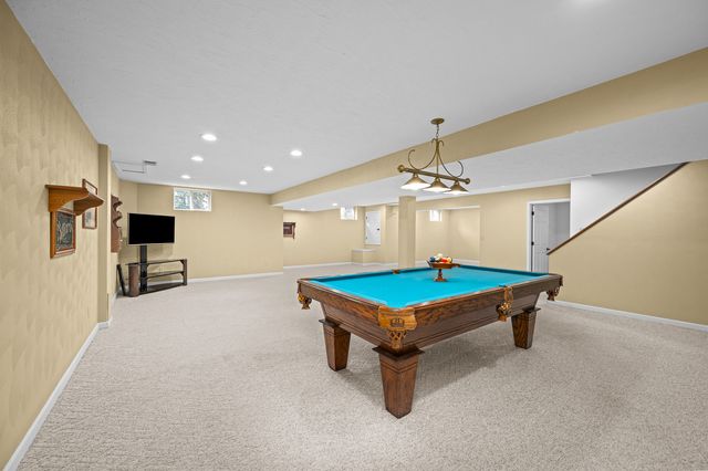 1390 Old Freeport Place, Bettendorf, IA 52722