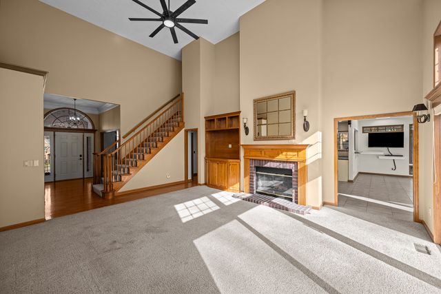 1390 Old Freeport Place, Bettendorf, IA 52722
