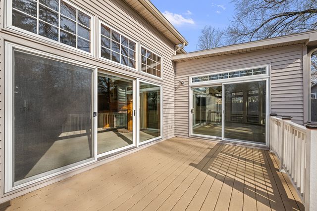 1390 Old Freeport Place, Bettendorf, IA 52722