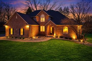 1390 Old Freeport Place, Bettendorf, IA 52722