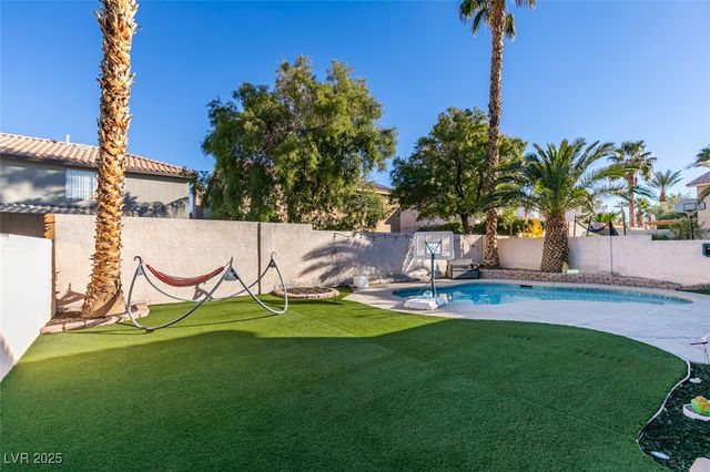 8 Rising Sun Court, Henderson, NV 89074