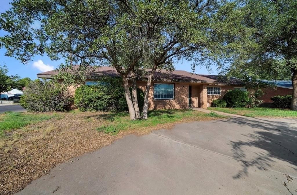 406 N St Charles, Stanton, TX 79782