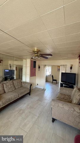 7123 SEAFORD RD, Upper Darby, PA 19082