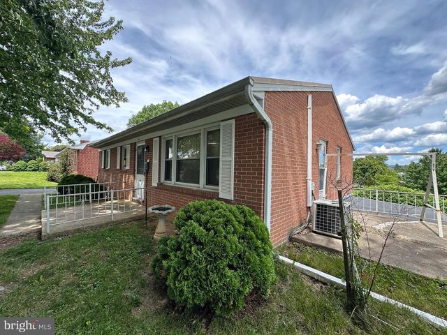 831 FAIRVIEW AVENUE, Waynesboro, PA 17268
