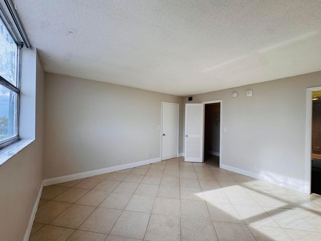 500 EXECUTIVE CENTER Drive 4A, West Palm Beach, FL 33401