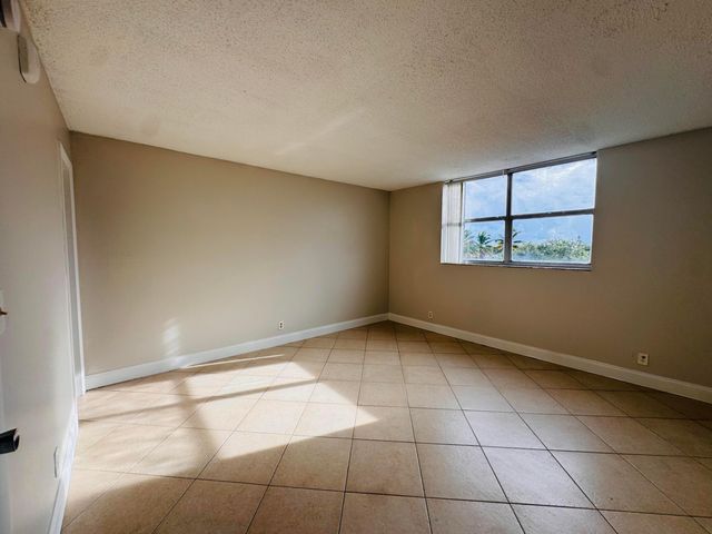 500 EXECUTIVE CENTER Drive 4A, West Palm Beach, FL 33401