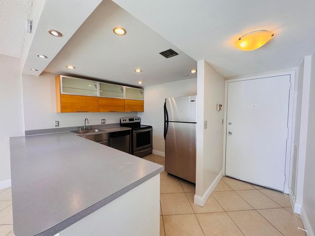 500 EXECUTIVE CENTER Drive 4A, West Palm Beach, FL 33401