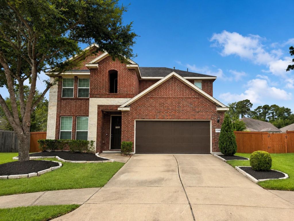 17105 Stillhouse Lake Court, Houston, TX 77044