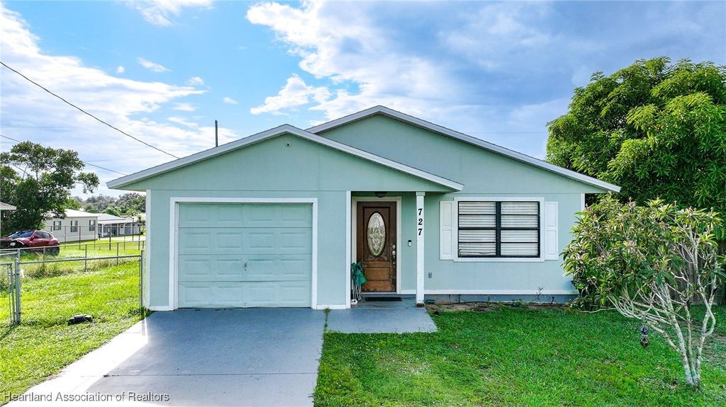 727 Denise Avenue, Sebring, FL 33870