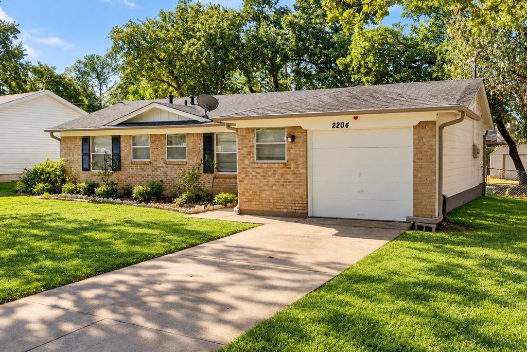 2204 Cales Drive, Arlington, TX 76013 — photo 2