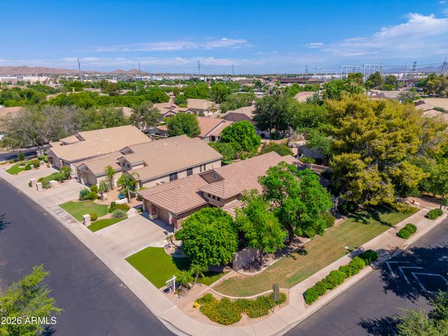 218 W VINEDO Lane, Tempe, AZ 85284