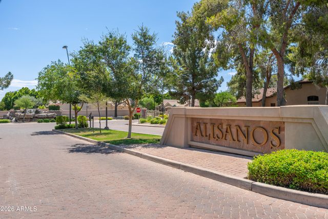 218 W VINEDO Lane, Tempe, AZ 85284