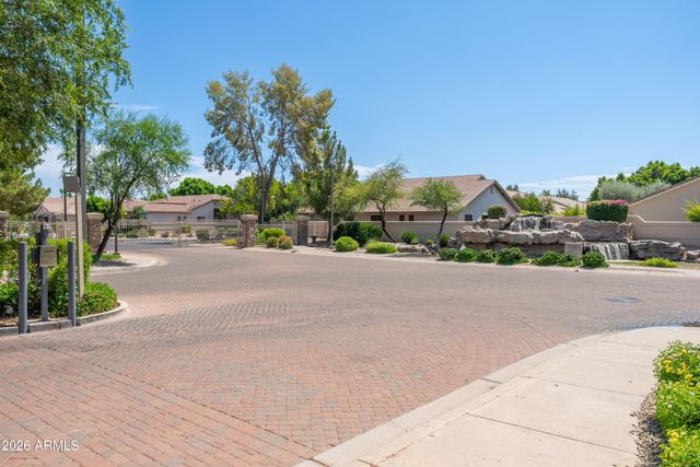 218 W VINEDO Lane, Tempe, AZ 85284