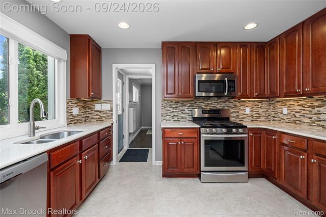2516 Linwood Avenue, Royal Oak, MI 48073