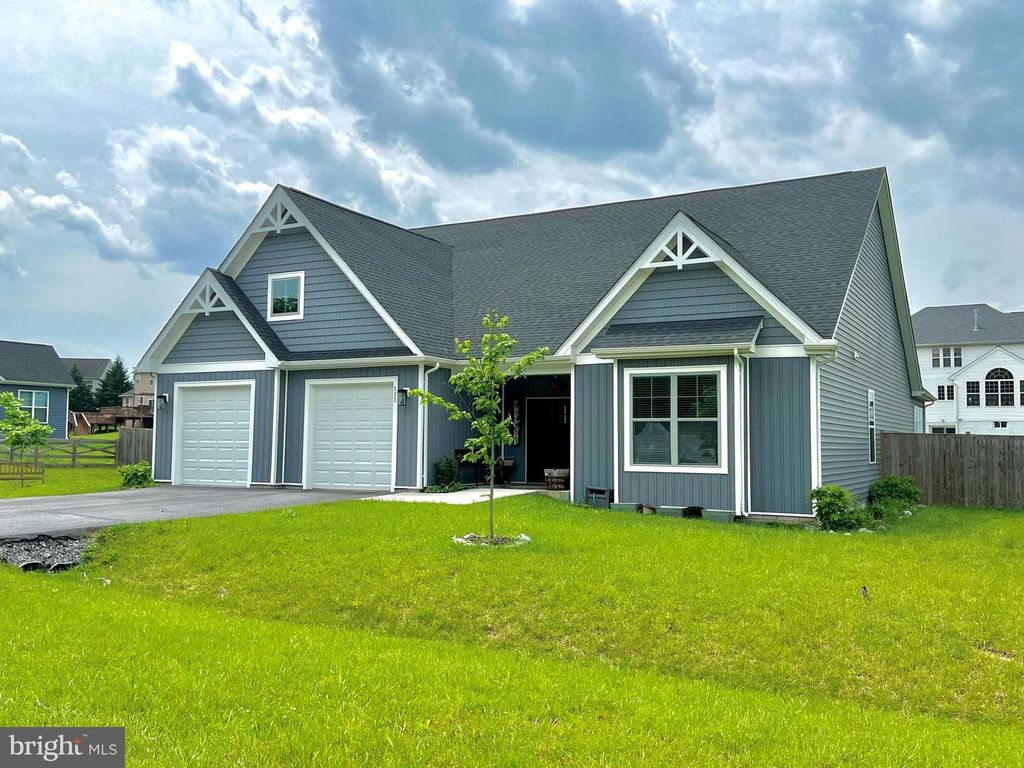 111 MOONSTONE DR, Kearneysville, WV 25430