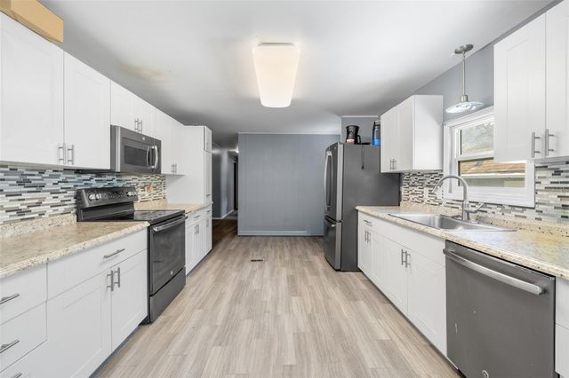 3822 ALICE DRIVE, Wesley Chapel, FL 33543