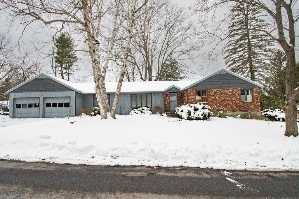 554 N Adams Street, Manchester, NH 03104