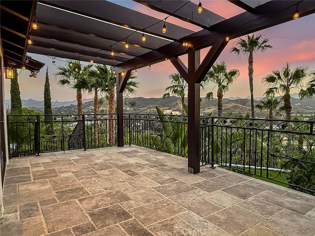 567 Lone Oak, Thousand Oaks, CA 91362