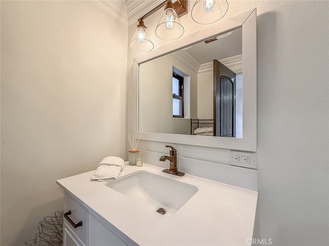 567 Lone Oak, Thousand Oaks, CA 91362