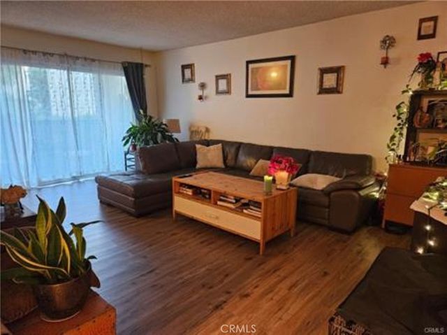 18307 Burbank Boulevard 41, Tarzana, CA 91356