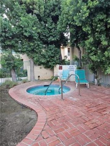 18307 Burbank Boulevard 41, Tarzana, CA 91356