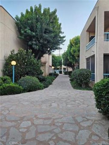 18307 Burbank Boulevard 41, Tarzana, CA 91356
