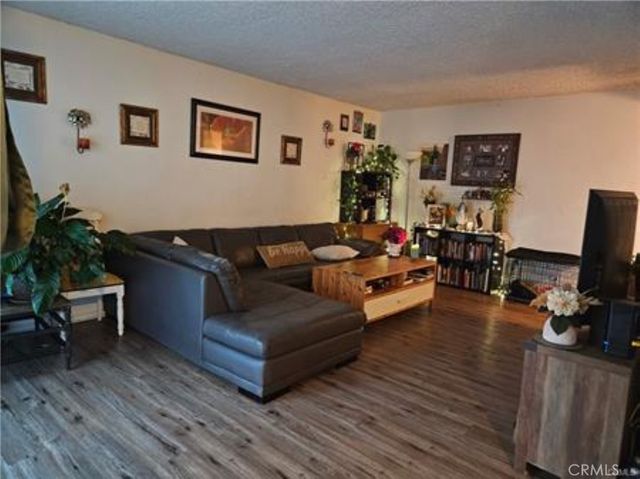 18307 Burbank Boulevard 41, Tarzana, CA 91356