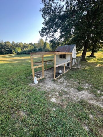 649 Eagle Avenue, Summersville, MO 65571